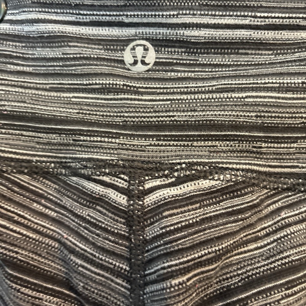 Lululemon Women's 2 Speed Up Grey Stripe Leggings High Rise Pants Activewear
